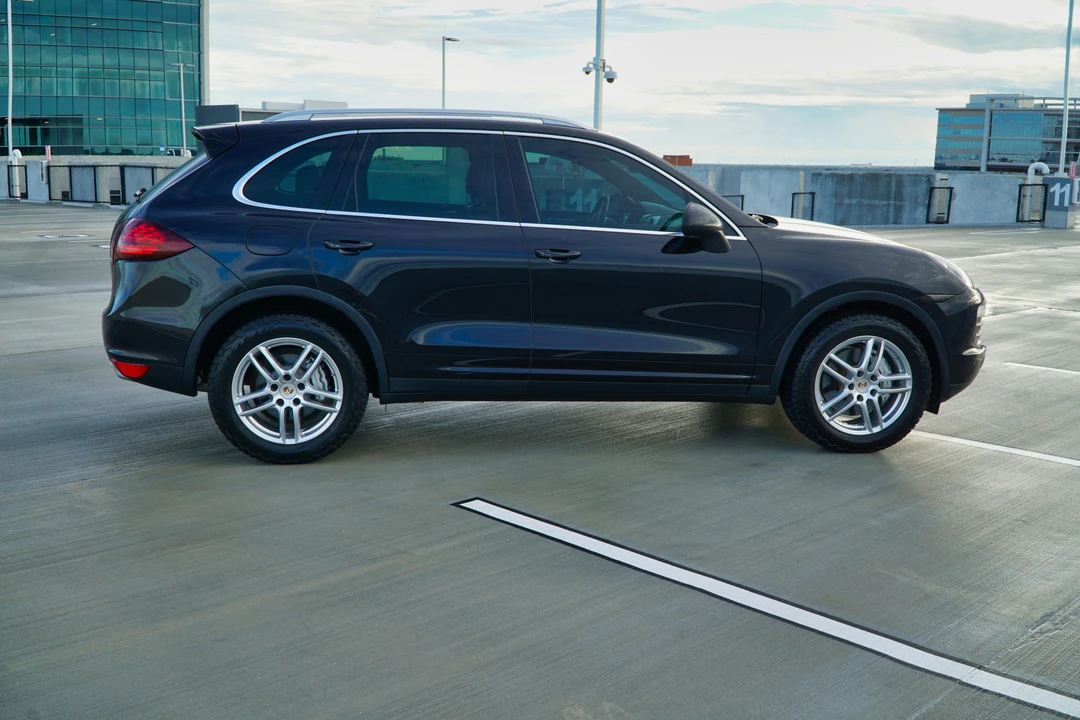 2011 Porsche 958 Cayenne S - Image 13 of 31