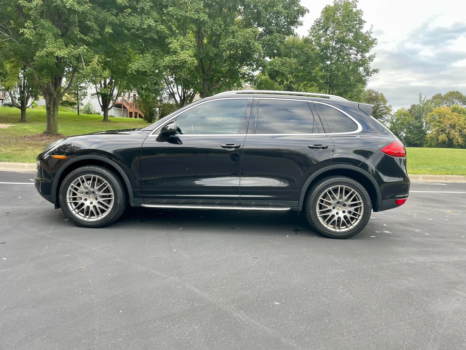 2011 Porsche 958 Cayenne S - Image 11 of 31