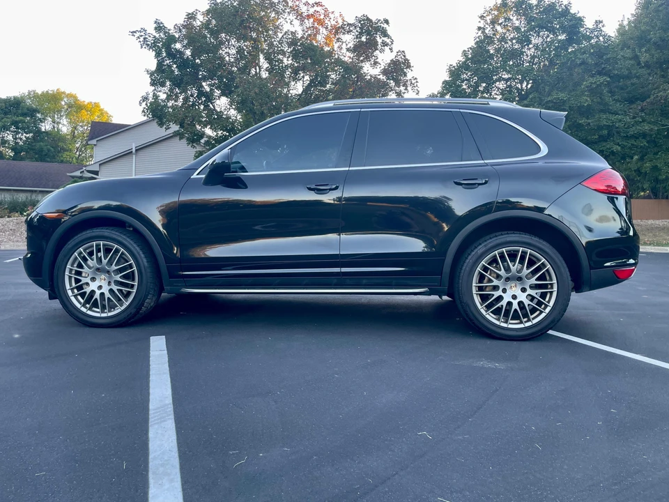 2011 Porsche 958 Cayenne S - Image 13 of 31