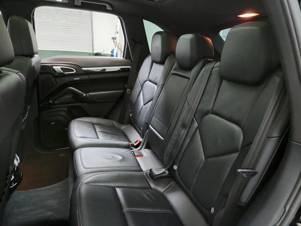 2011 Porsche 958 Cayenne S - Image 24 of 31