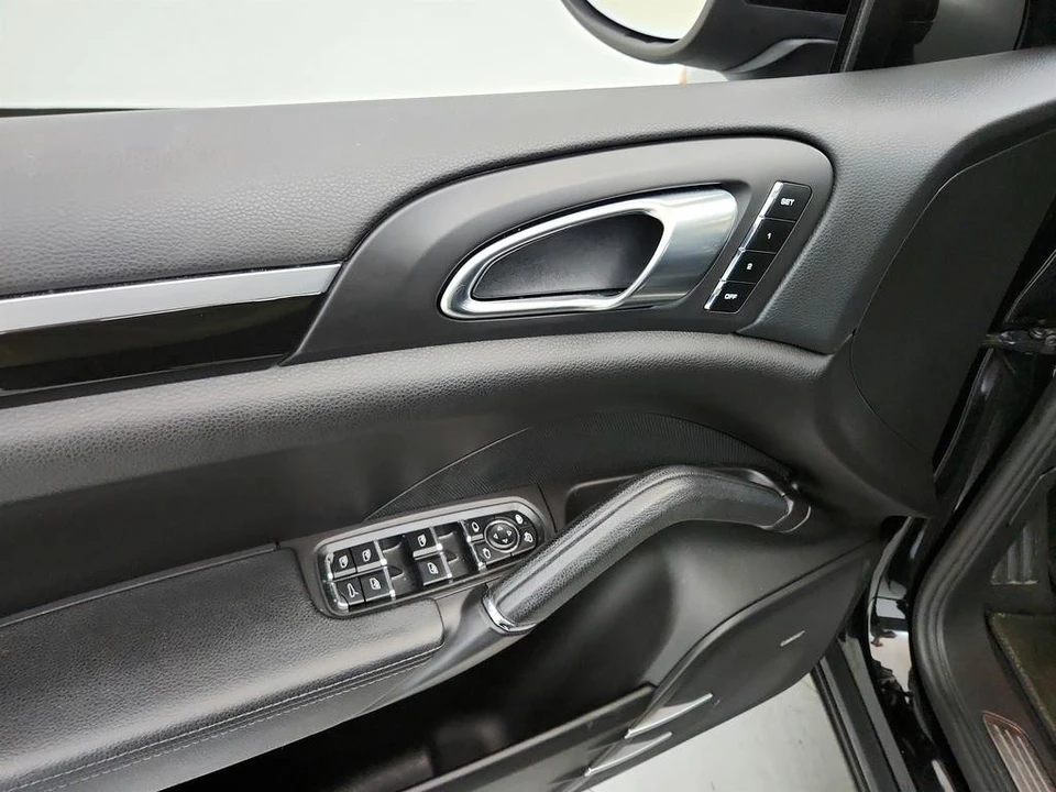 2011 Porsche 958 Cayenne S - Image 22 of 31