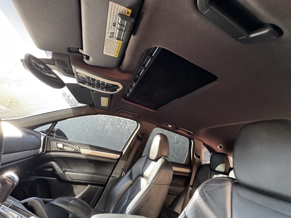 2011 Porsche 958 Cayenne S - Image 14 of 16