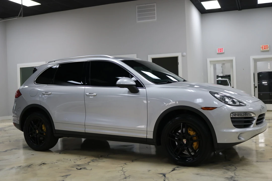 2011 Porsche 958 Cayenne S - Image 9 of 31