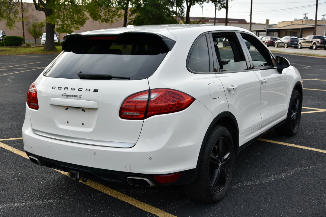 2011 Porsche 958 Cayenne S - Image 18 of 31