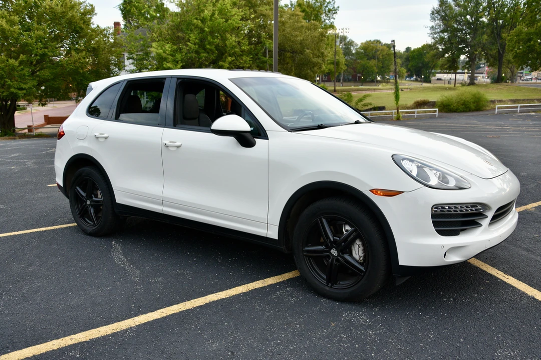 2011 Porsche 958 Cayenne S - Image 24 of 31