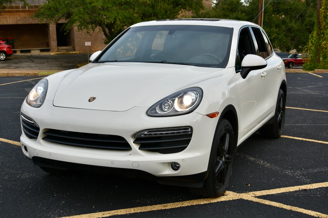 2011 Porsche 958 Cayenne S - Image 9 of 31