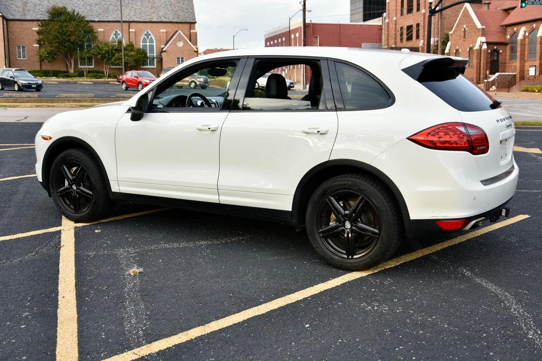 2011 Porsche 958 Cayenne S - Image 11 of 31