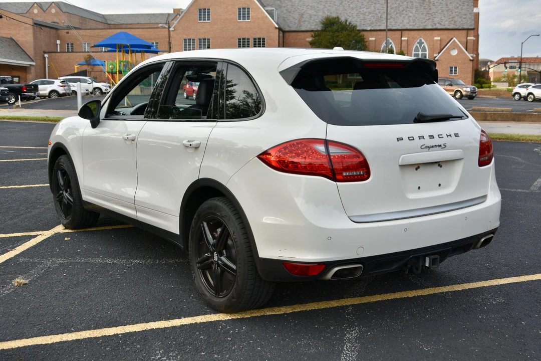 2011 Porsche 958 Cayenne S - Image 14 of 31