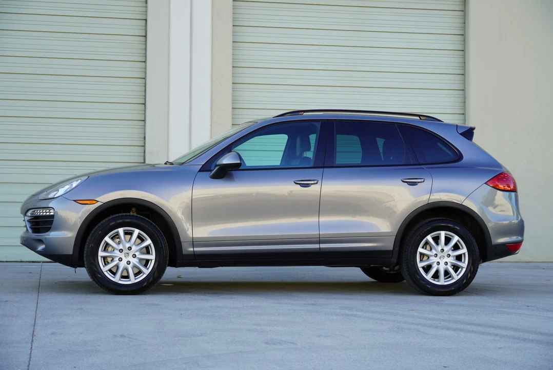 2011 Porsche 958 Cayenne S - Image 12 of 31