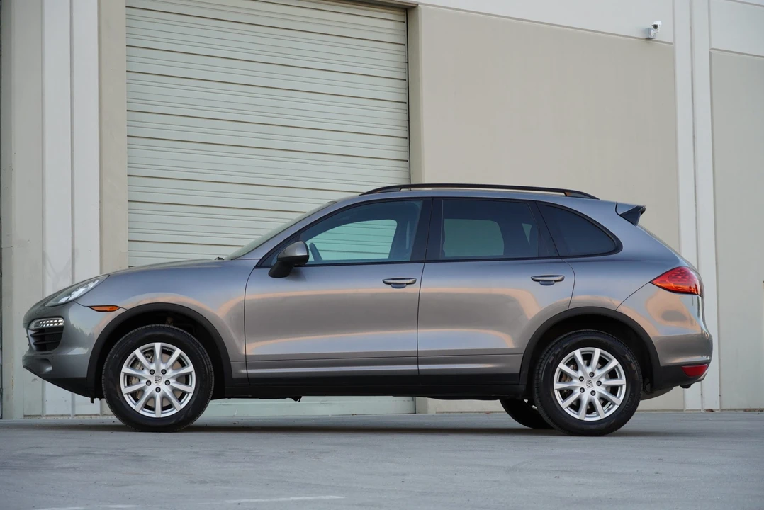 2011 Porsche 958 Cayenne S - Image 13 of 31