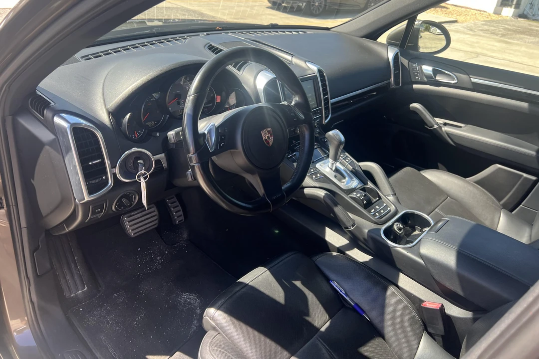 2011 Porsche 958 Cayenne S - Image 12 of 17