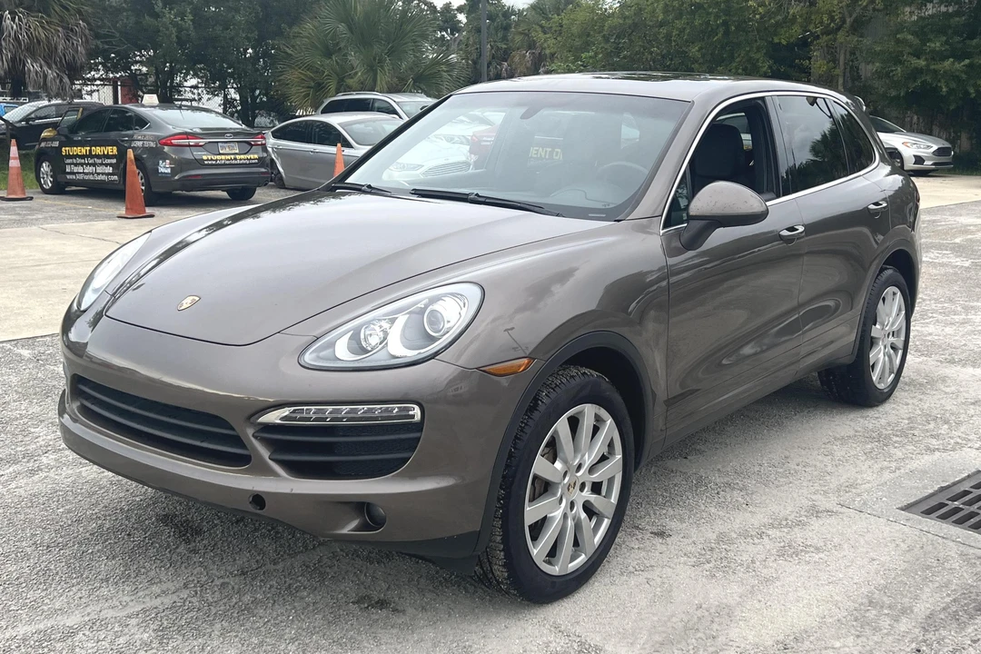 2011 Porsche 958 Cayenne S - Image 2 of 17