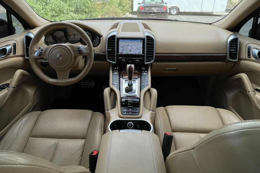 2011 Porsche 958 Cayenne S - Image 9 of 13
