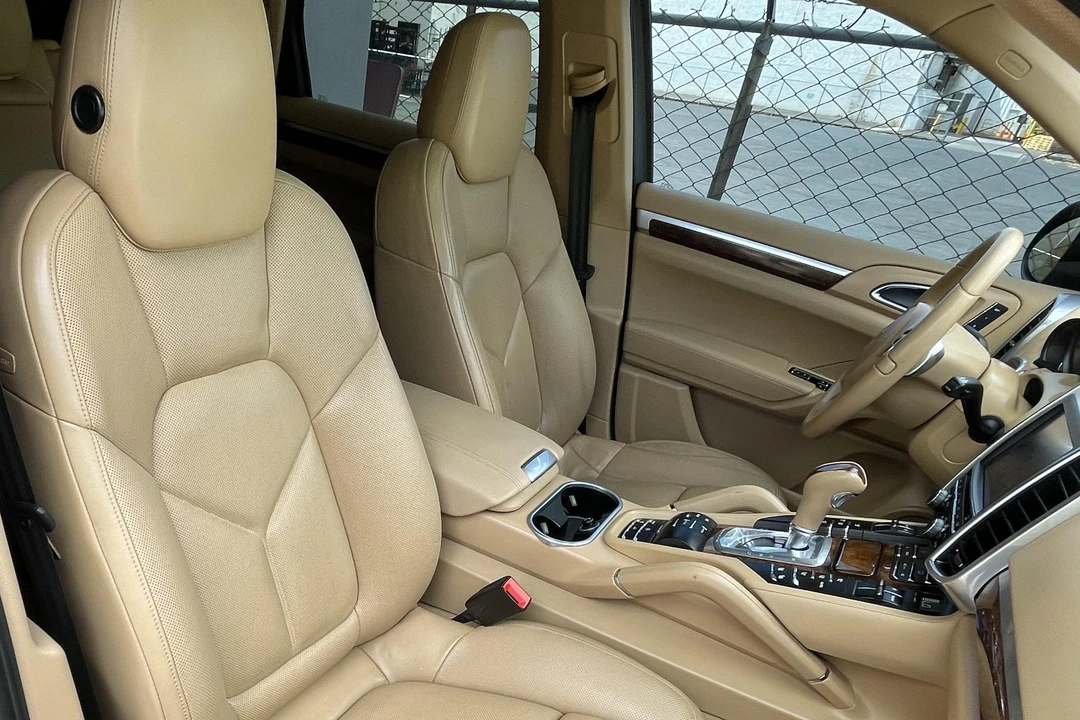 2011 Porsche 958 Cayenne S - Image 11 of 13