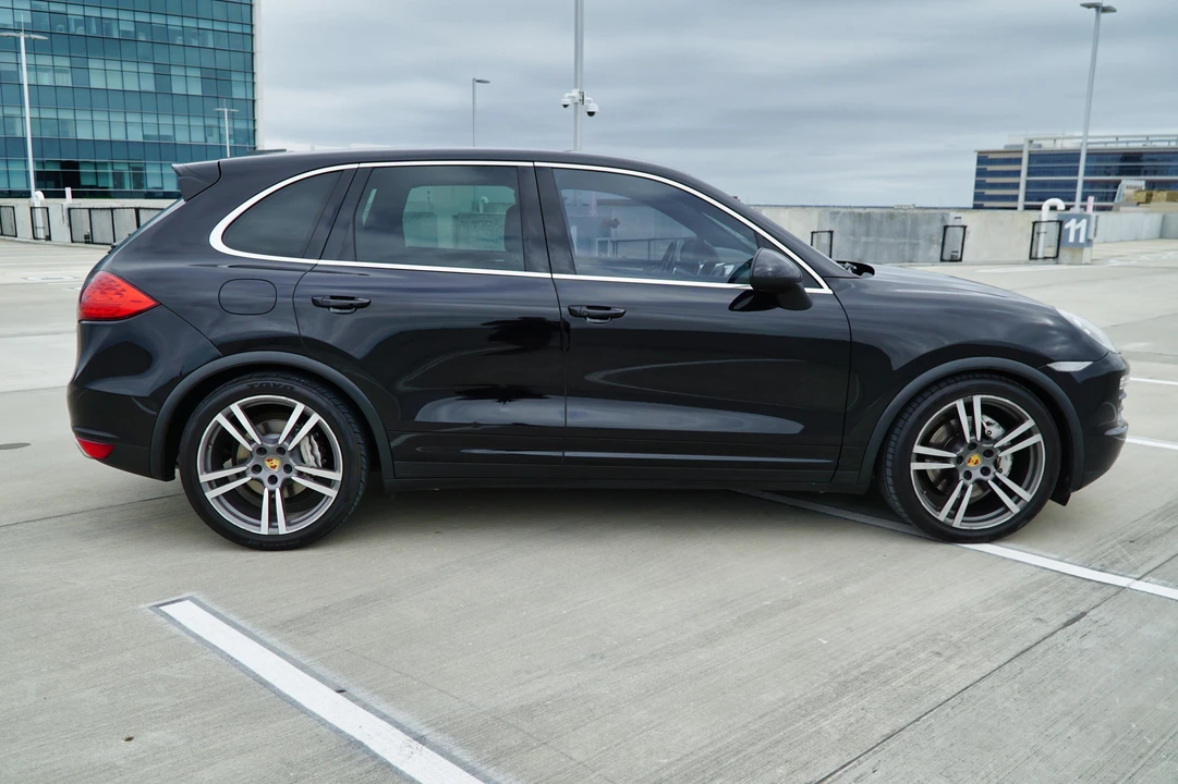 2011 Porsche 958 Cayenne S - Image 13 of 31