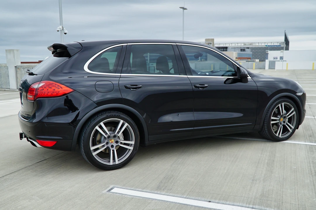 2011 Porsche 958 Cayenne S - Image 12 of 31