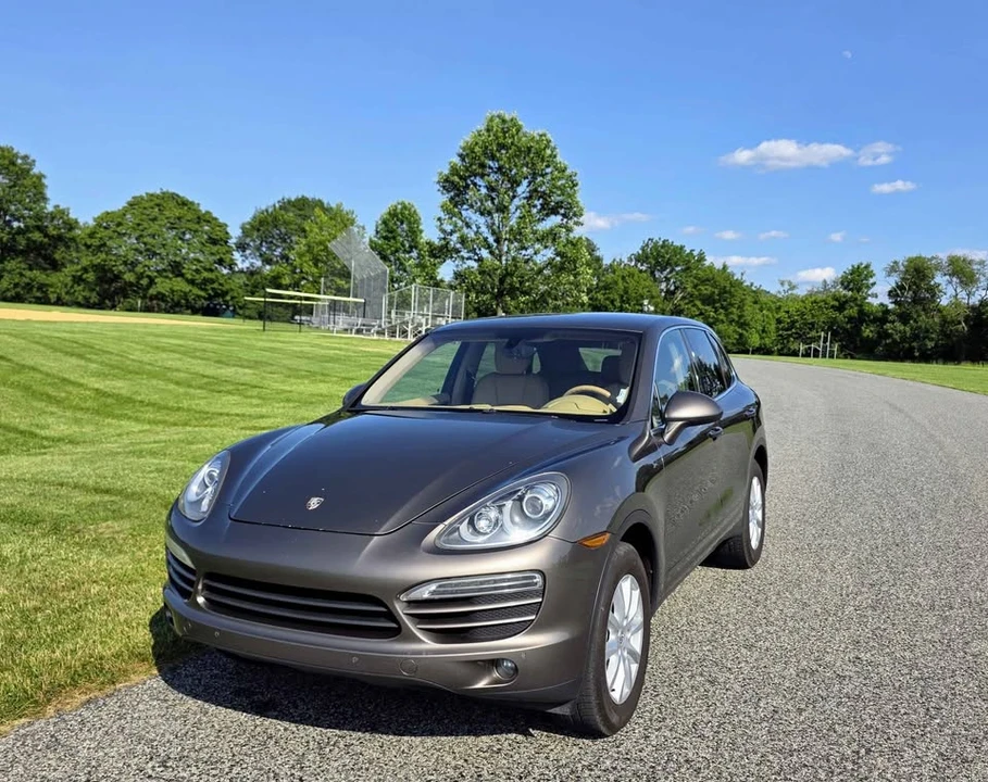 2011 Porsche 958 Cayenne - Image 2 of 6