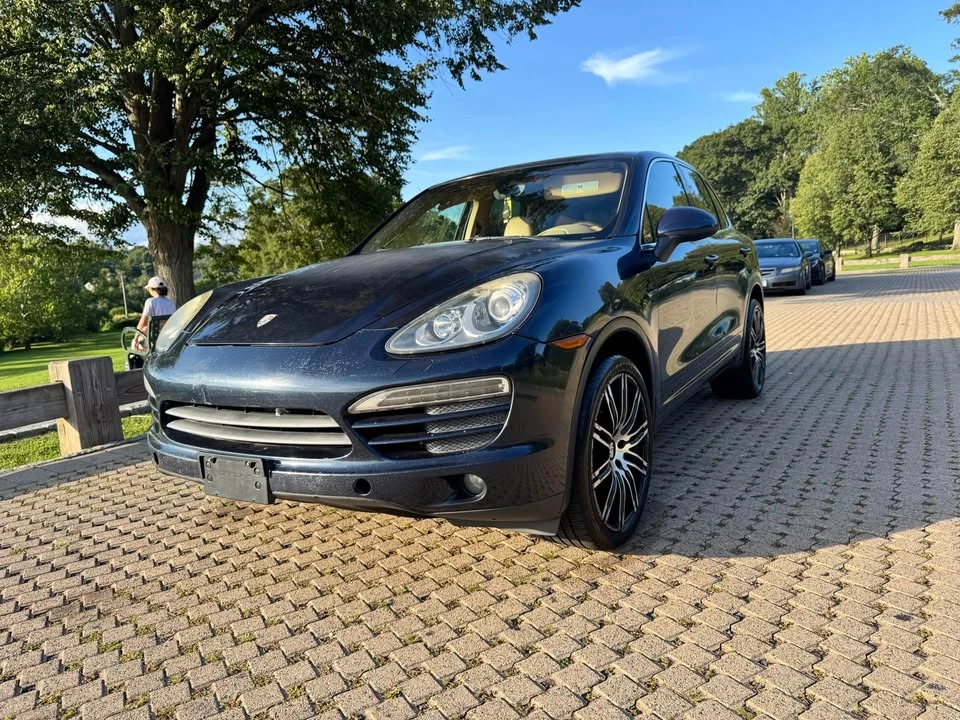 2011 Porsche 958 Cayenne - Image 2 of 17