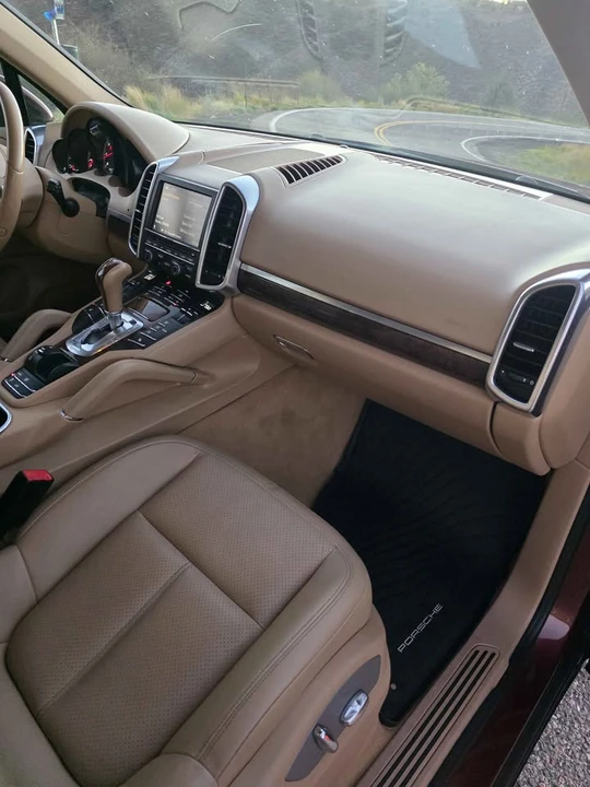 2011 Porsche 958 Cayenne - Image 14 of 16