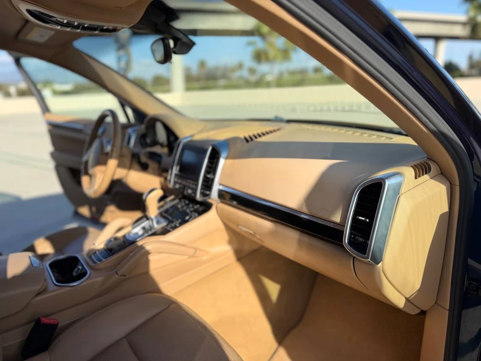 2011 Porsche 958 Cayenne - Image 13 of 20