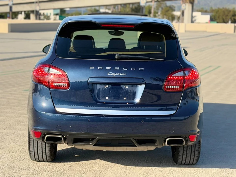 2011 Porsche 958 Cayenne - Image 2 of 20