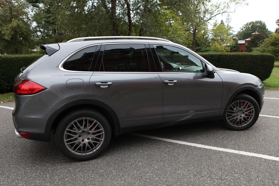 2011 Porsche 958 Cayenne Turbo - Image 2 of 18