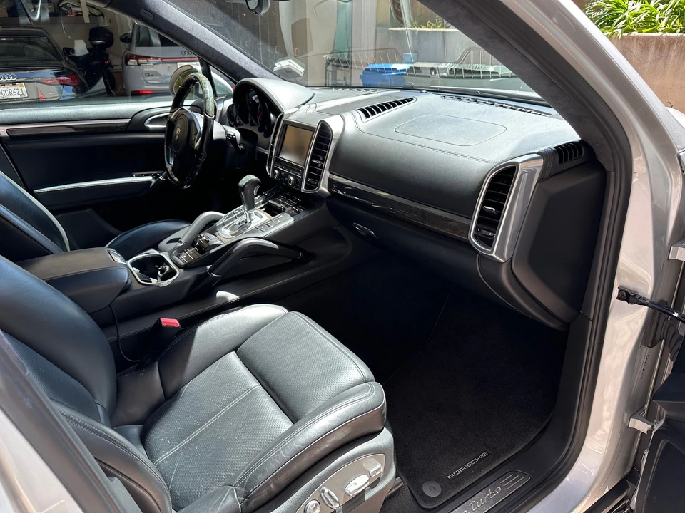 2011 Porsche 958 Cayenne Turbo - Image 8 of 24