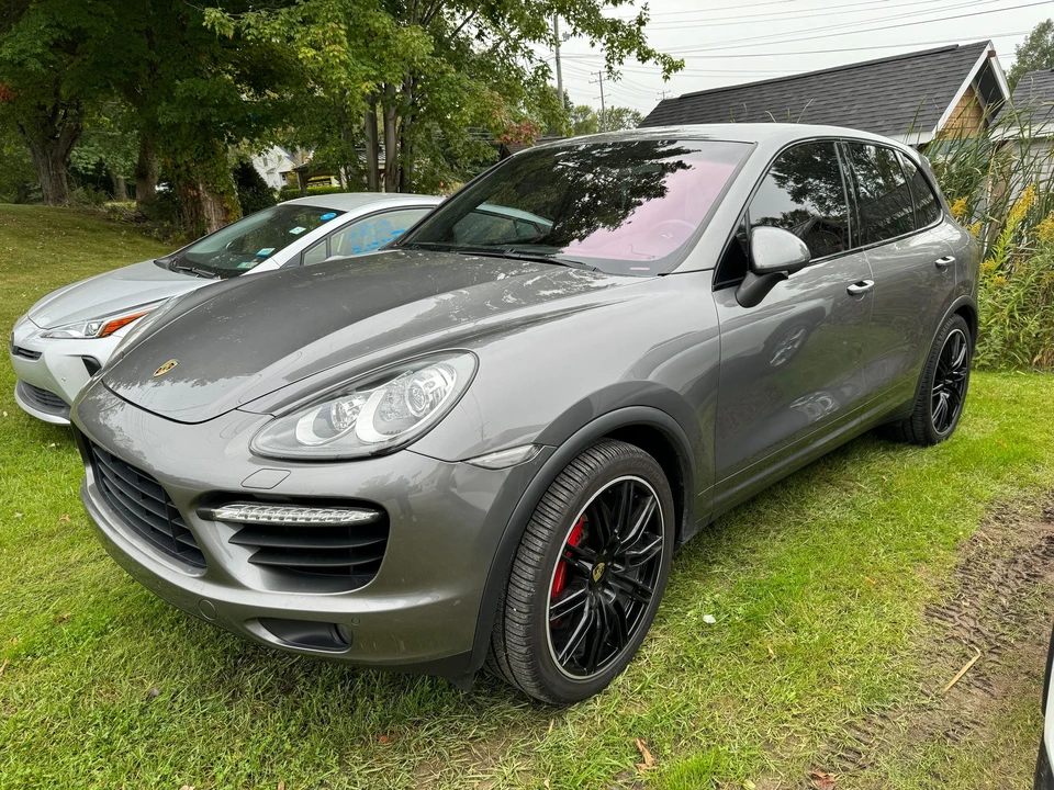 2011 Porsche 958 Cayenne Turbo - Image 2 of 17
