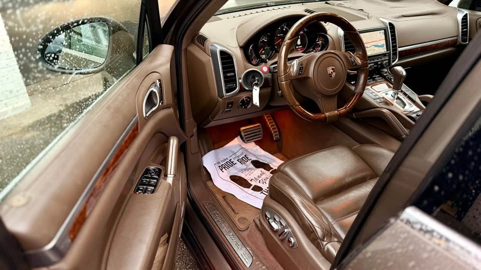 2011 Porsche 958 Cayenne Turbo S - Image 14 of 19