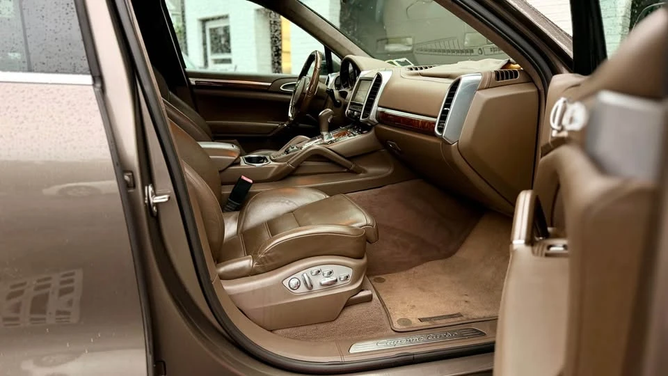 2011 Porsche 958 Cayenne Turbo S - Image 13 of 19