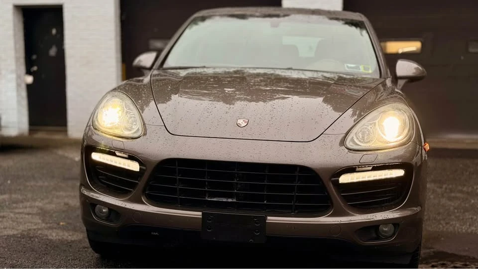2011 Porsche 958 Cayenne Turbo S - Image 2 of 19