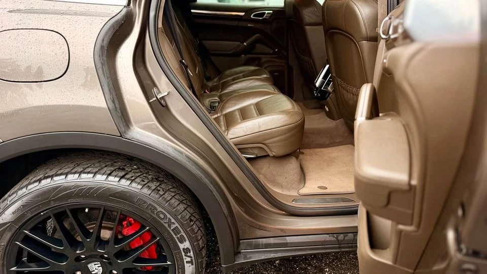 2011 Porsche 958 Cayenne Turbo S - Image 9 of 19