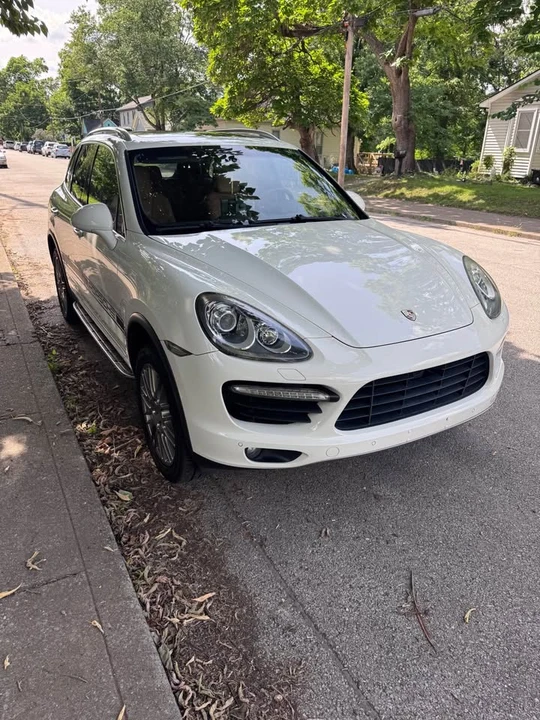 2011 Porsche 958 Cayenne Turbo - Image 2 of 17