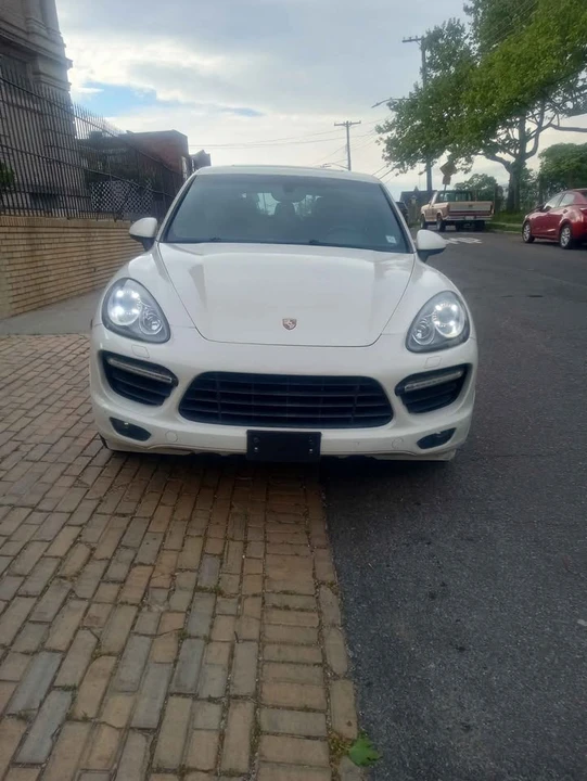 2011 Porsche 958 Cayenne Turbo - Image 2 of 20