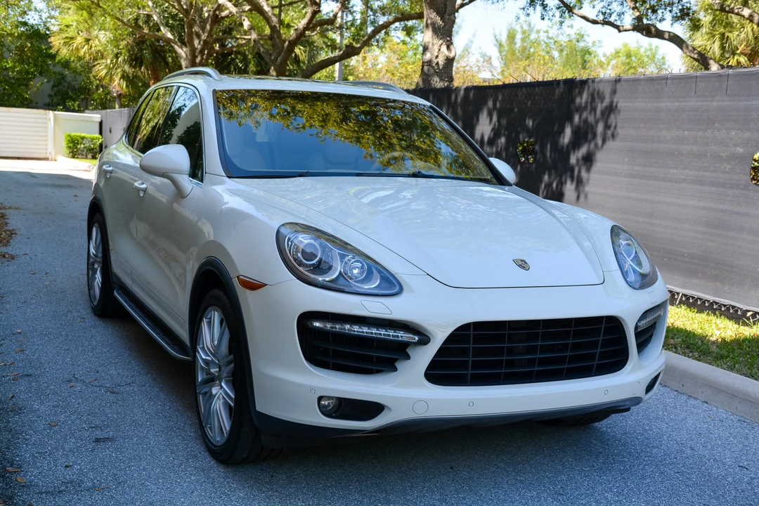 2011 Porsche 958 Cayenne Turbo - Image 2 of 31