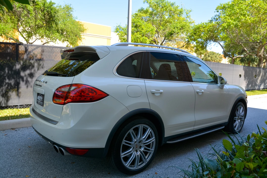 2011 Porsche 958 Cayenne Turbo - Image 10 of 31