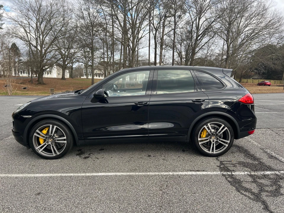 2011 Porsche 958 Cayenne Turbo - Image 9 of 30