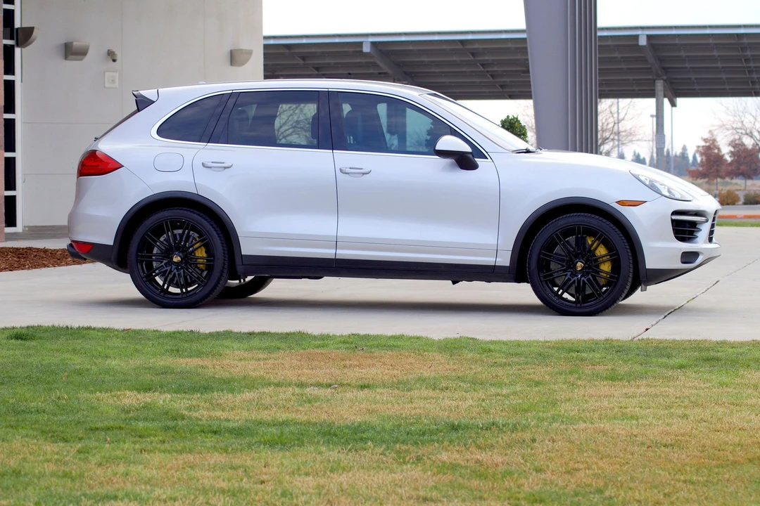 2011 Porsche 958 Cayenne Turbo - Image 2 of 7
