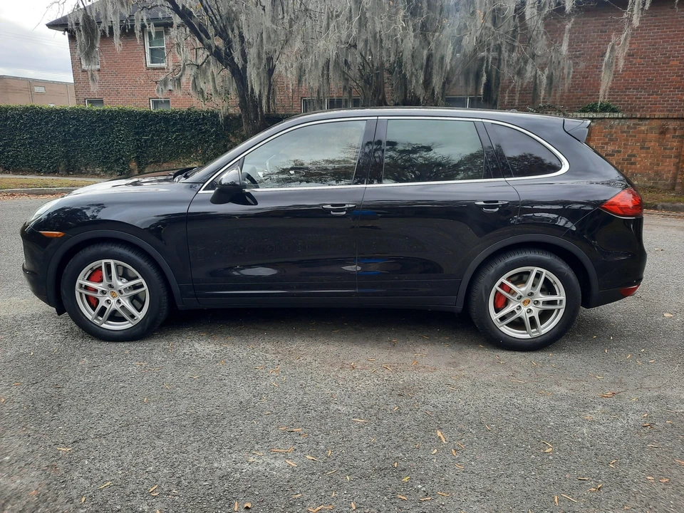 2011 Porsche 958 Cayenne Turbo - Image 2 of 31
