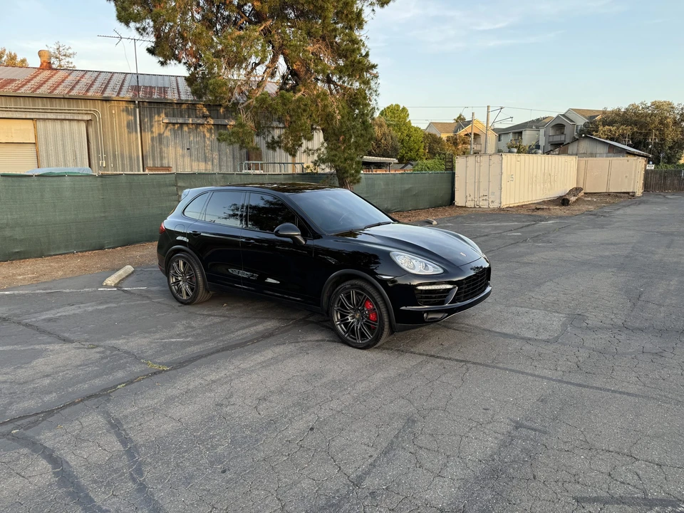 2011 Porsche 958 Cayenne Turbo - Image 2 of 31