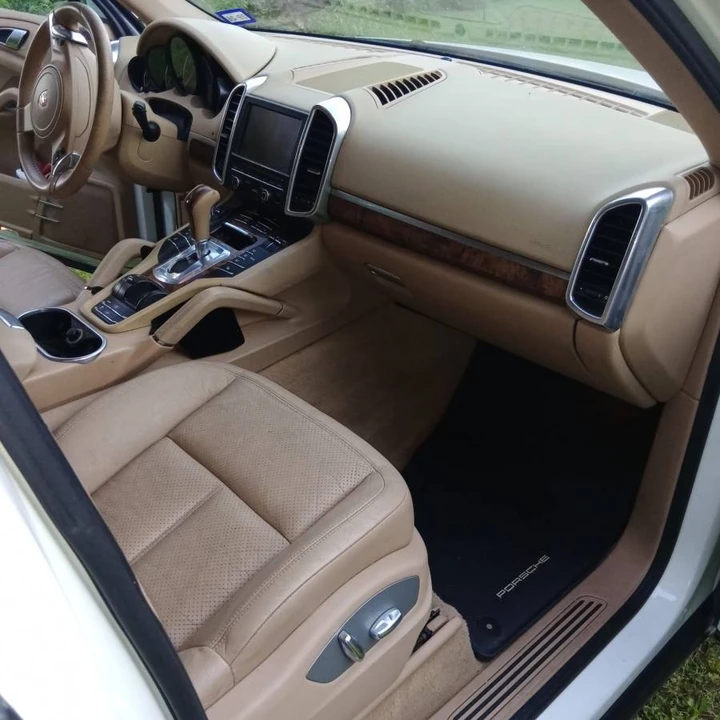 2011 Porsche 958 Cayenne - Image 8 of 20