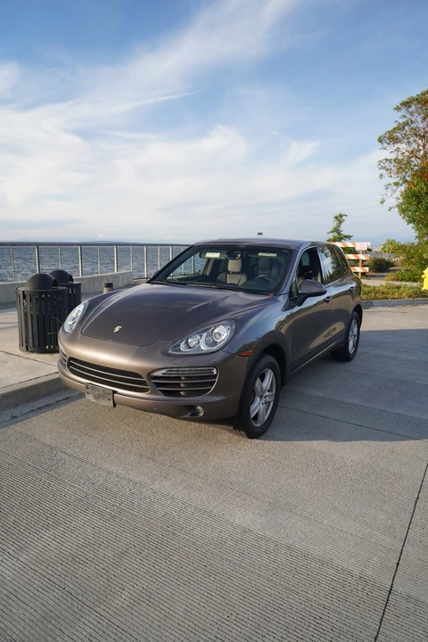 2011 Porsche 958 Cayenne - Image 2 of 8