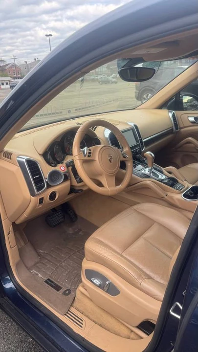2011 Porsche 958 Cayenne - Image 2 of 2
