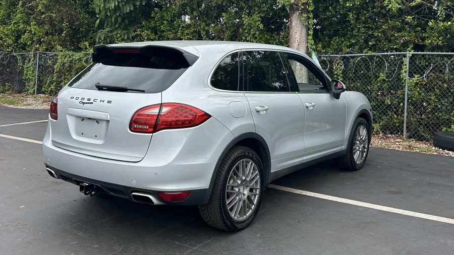 2011 Porsche 958 Cayenne - Image 2 of 5