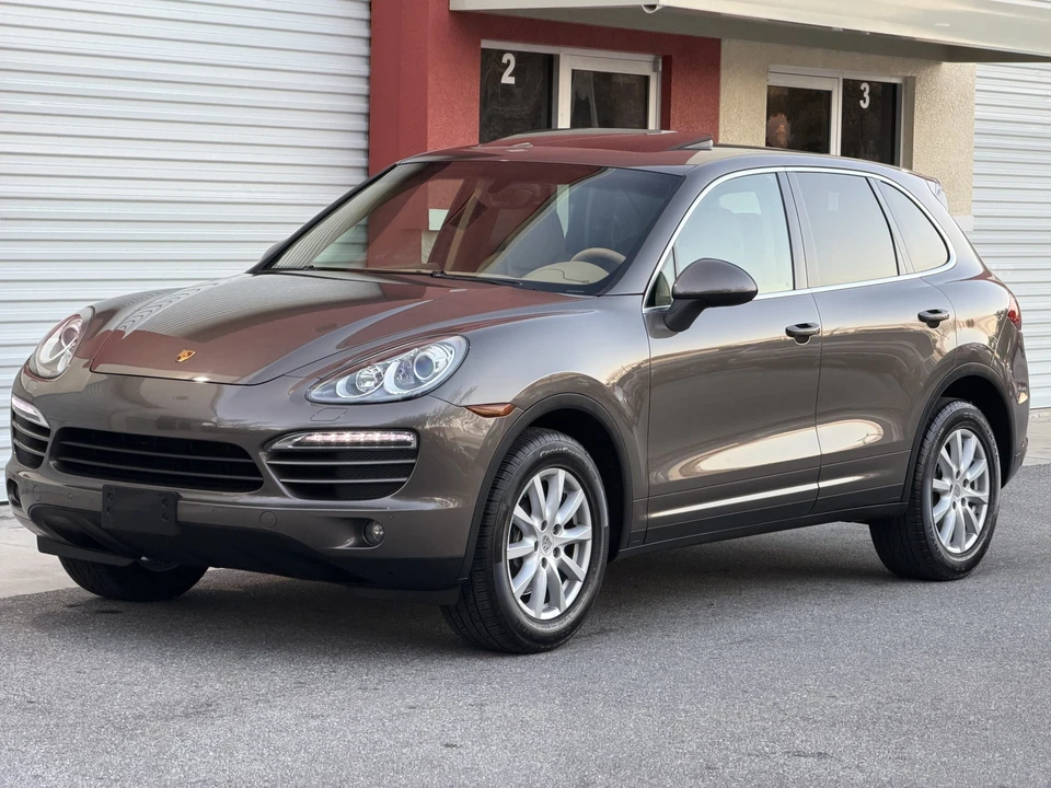 2011 Porsche 958 Cayenne - Image 2 of 31