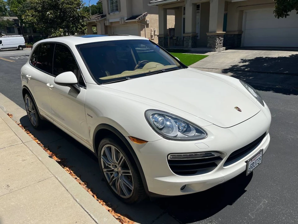 2011 Porsche 958 Cayenne - Image 2 of 8