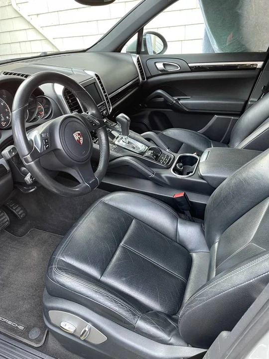 2011 Porsche 958 Cayenne - Image 2 of 16
