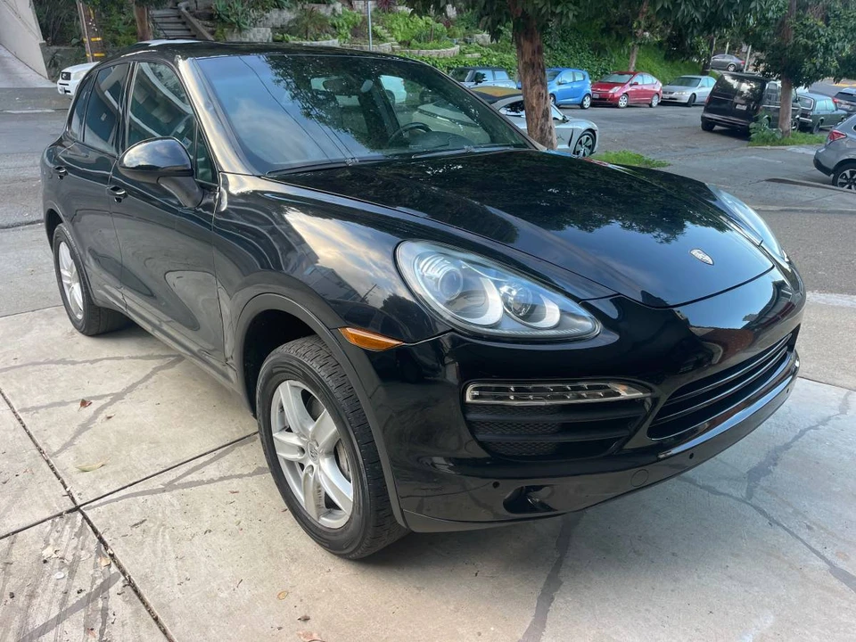 2011 Porsche 958 Cayenne - Image 2 of 9