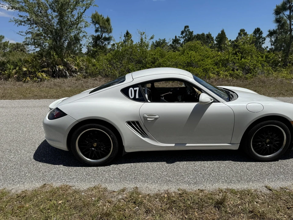 2011 Porsche 987 Cayman - Image 28 of 31