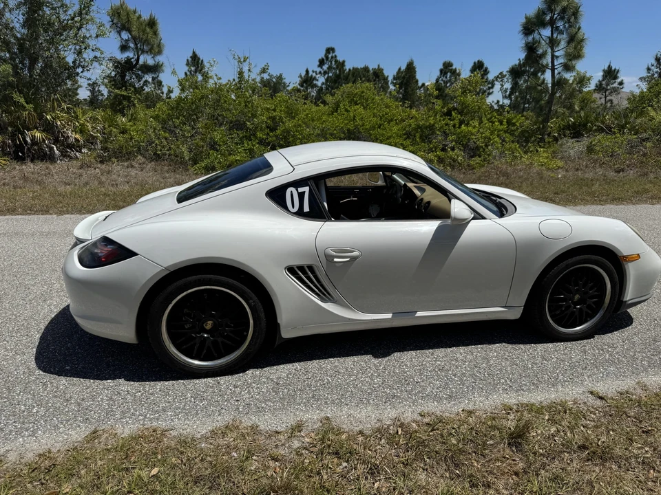 2011 Porsche 987 Cayman - Image 27 of 31